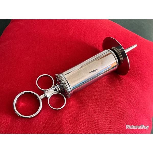 Seringue m�dicale ancienne