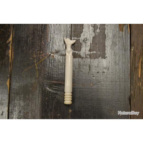 Objet � identifier, poign�e ? porcelaine biscuit avec femme d�nud�e. Ann�es 1960 ? chasse d'eau ?