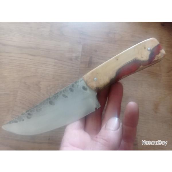 Couteau de chasse forg� manche en buis et resine