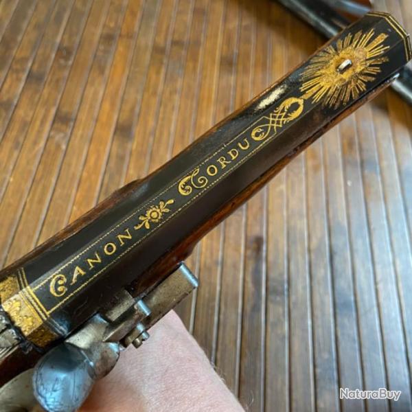 SUPERBE PISTOLET LUXE DE COMBAT A SILEX D'OFFICIER GRAVURES A L'OR FIN CANON TORDU
