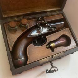 Ensemble Coffret pistolet silex et monnaie XVIII&egrave;me