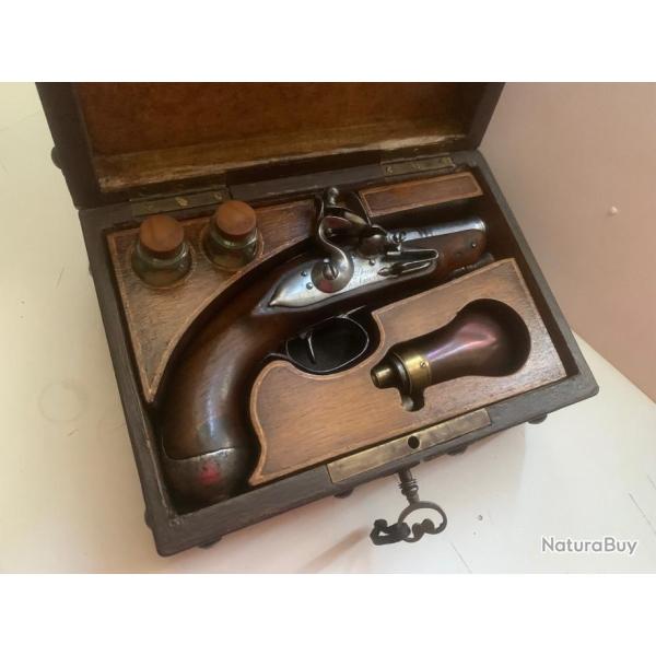 Ensemble Coffret pistolet silex et monnaie XVIII�me