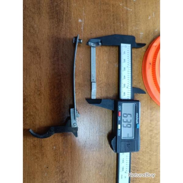 DAMON - Extracteur avec  d�tente et ressort lame 9mm