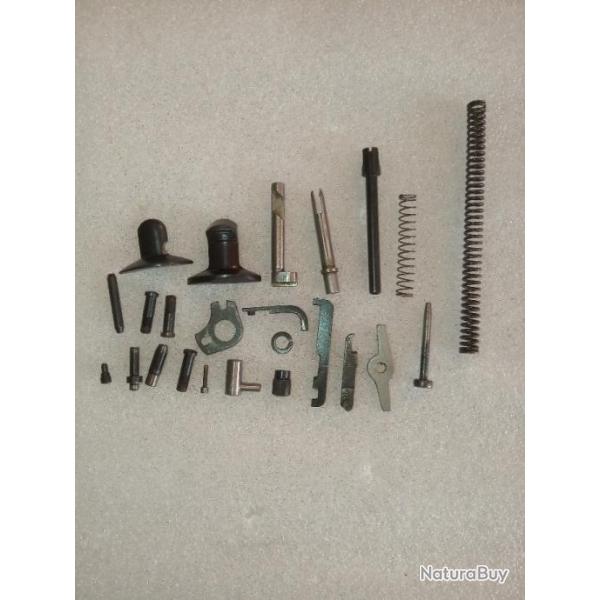 Lot de pi�ces r�volver BRNO ZKR-590 Grand