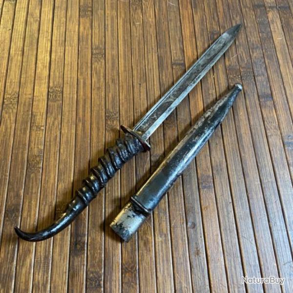 BA�ONNETTE FRAN�AISE BERTHIER MODIFIER EN POIGNARD DE TRANCH�E OU DE CHASSE MANCHE CORNE DE BOUC