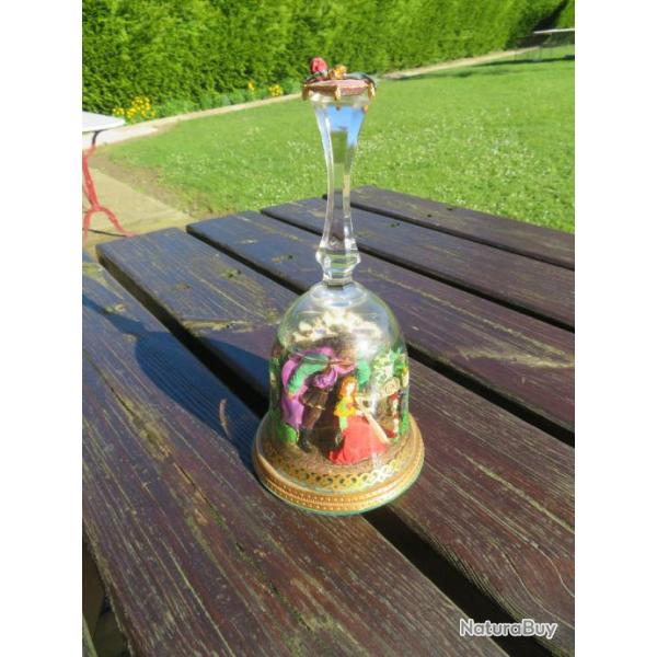 VINTAGE-Ancienne grande boule a neige � d�cor du conte"La belle et la b�te"- Malaisie (Vers 1970-80)