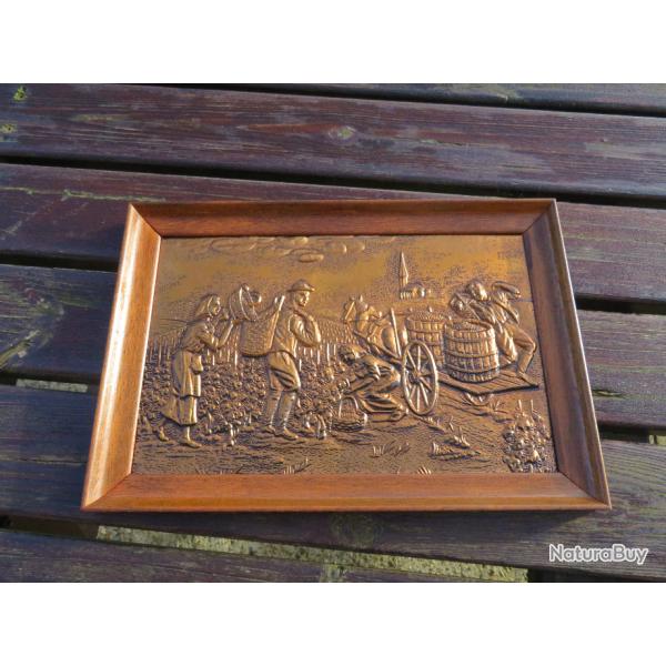 Ancien tableau Bas-Relief en cuivre repouss� � d�cors de sc�ne de vendange - FRANCE (Vers 1960)