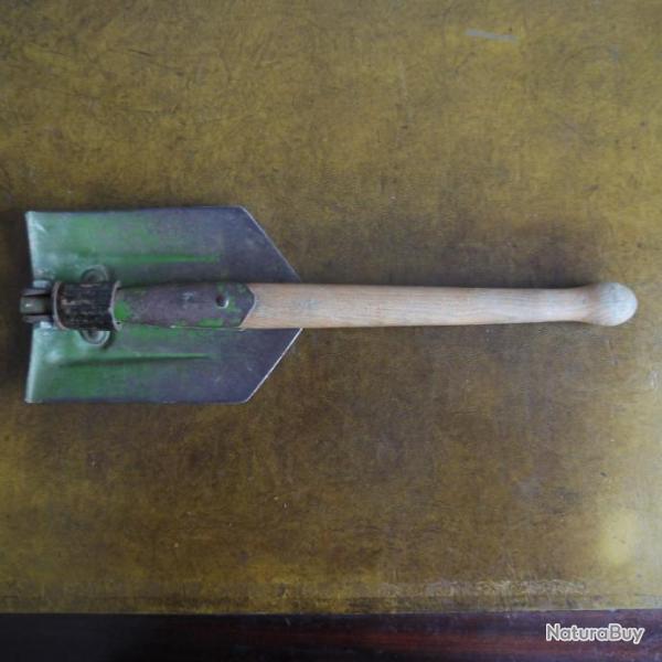 Pelle de tranch�e, Royaume-Uni