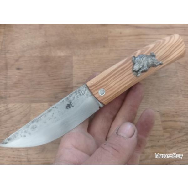 Couteau pliant deux clous forg� en bois d'olivier