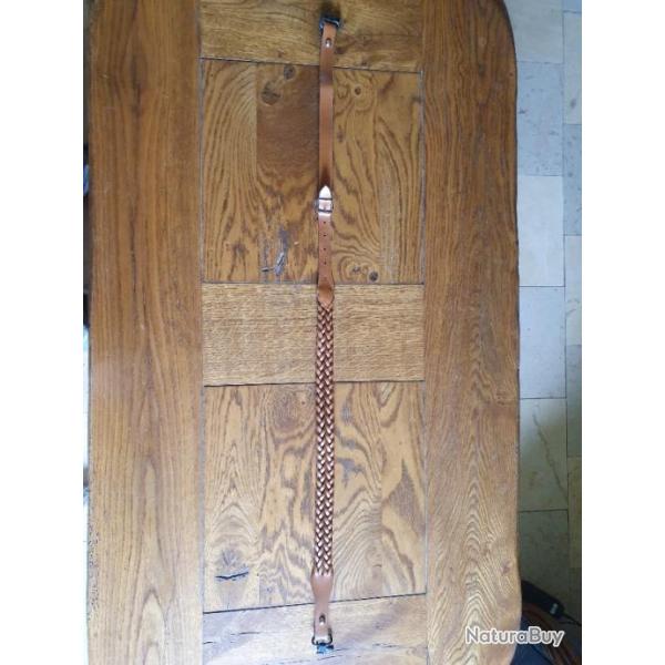 Bretelle en cuir tress�e marron avec grenadi�res