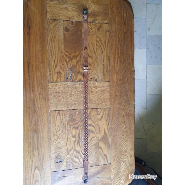 Bretelle en cuir tress�e marron avec ces 2 grenadi�res