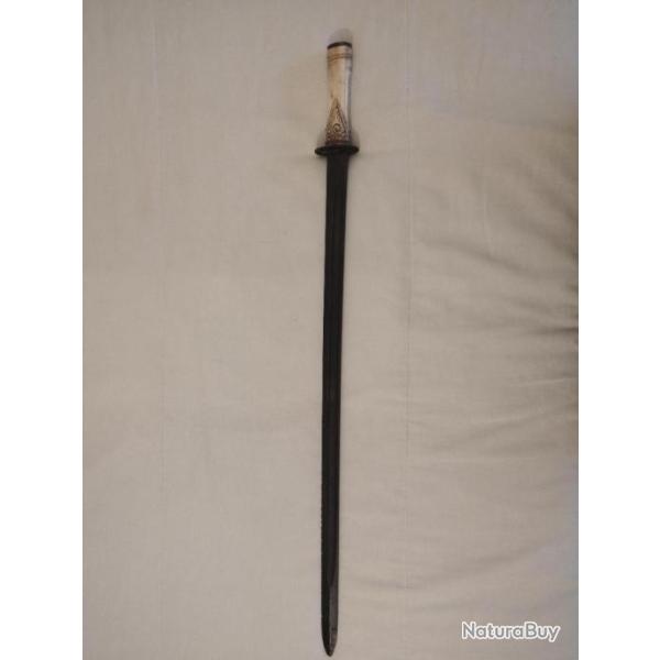 Sabre  Klewang ou Pedang avec  l�me ocidental peut etre Anglaise.Fin du XIX .