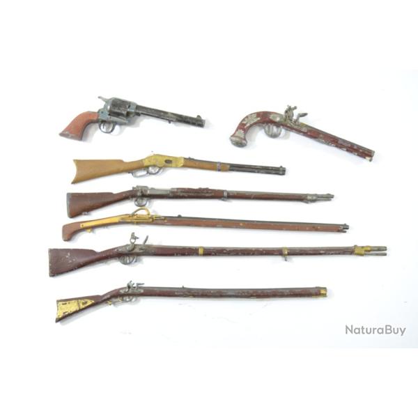 Lot de miniatures d'armes, fusil Krag US, carabine Winchester, Kentucky, fusil 1822 � poudre noire..