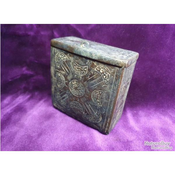 Coffret de ceinture en cuivre grav� - Afrique du Nord (XIXe si�cle), Maghreb, Alg�rie