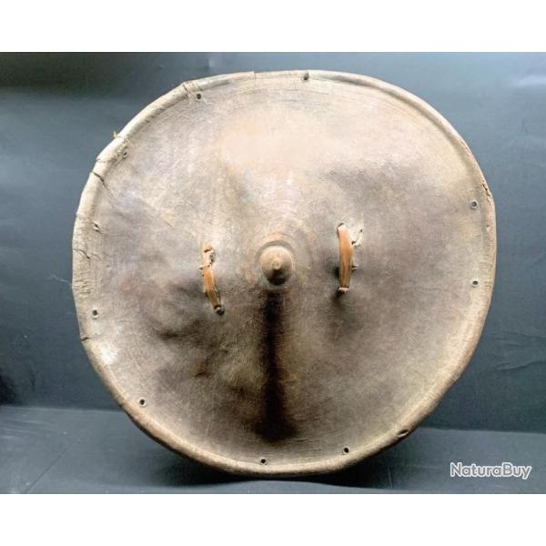 BEAU ET GRAND BOUCLIER ETHIOPIEN  SIDAMO AMHARA , XIX� SIECLE, PEAU DECOREE,  AFRICAIN