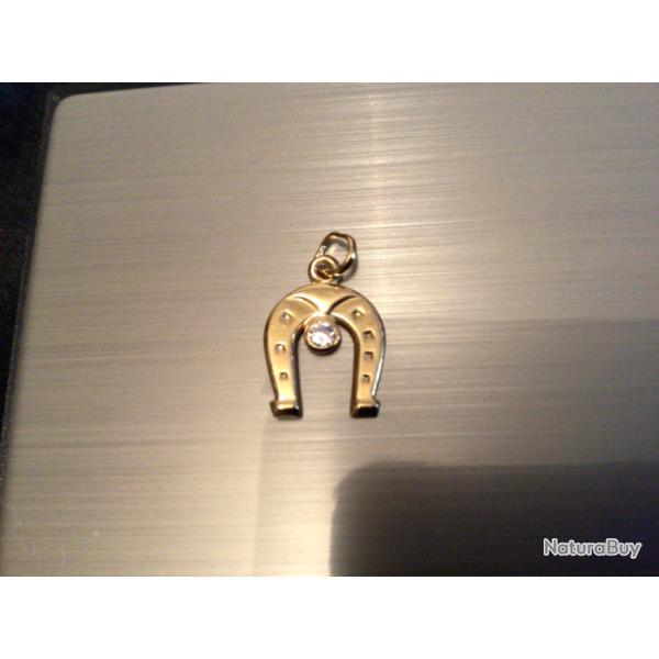 PENDENTIF fer � cheval OR JAUNE 18k