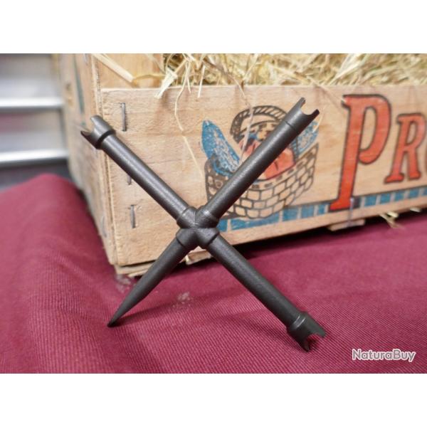 clef de chemin� en croix pour poudre noire de DAVIDE PEDERSOLI