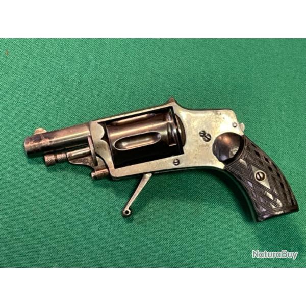 RVOLVER  VLODOG HAMMERLESS EN CALIBBRE 6 MM 19 ME N 10