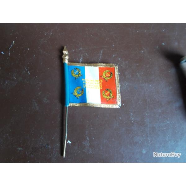 Drapeau en plomb Miniature r�giment du 28� d'Infanterie