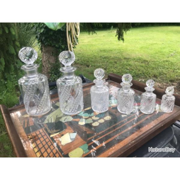 S�rie de flacons en baccarat  6 tr�s rare avec leur  bouchon