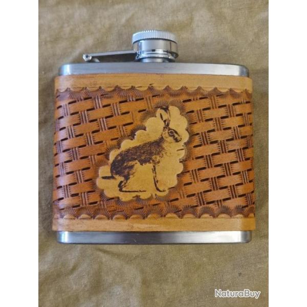 Id�e cadeau artisanal - flasque � alcool "li�vre" en acier et cuir