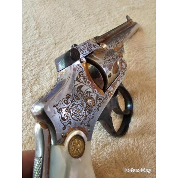 exceptionnel Smith et Wesson 32 grav� reste d'or