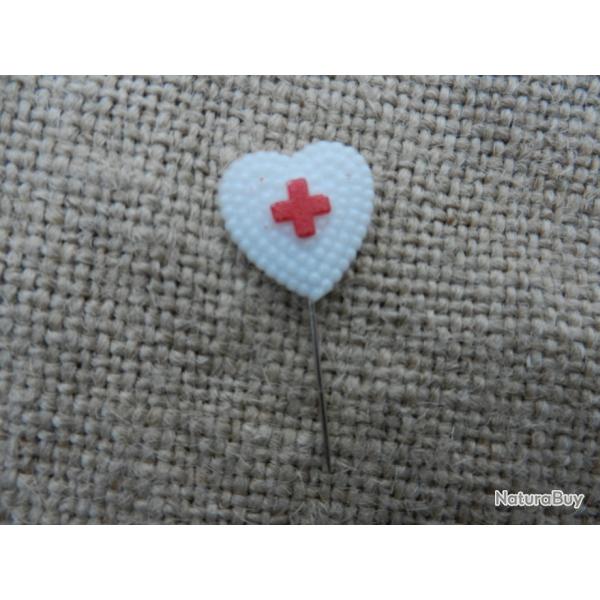 insigne �pinglette croix rouge