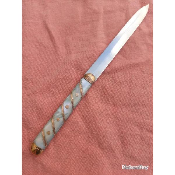 MAGNIFIQUE  DAGUE  COUTEAU  DU  18eme  .  POIGNEE  NACRE  ,  OR  .  LAME  ARGENT  . ETUI CUIR OFFERT