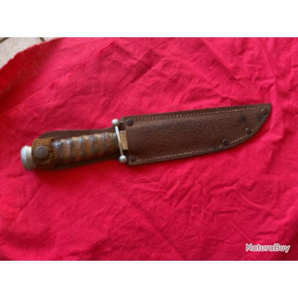 Poignard Sabatier avec son �tui en cuir, pas de prix de r�serve