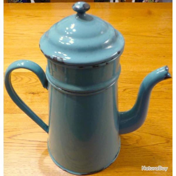 T- JOLIE CAFETIERE ANCIENNE EN T�LE EMAILLEE TIRANT LEGEREMENT BLEU // VERT P�LE POUR COLLECTION