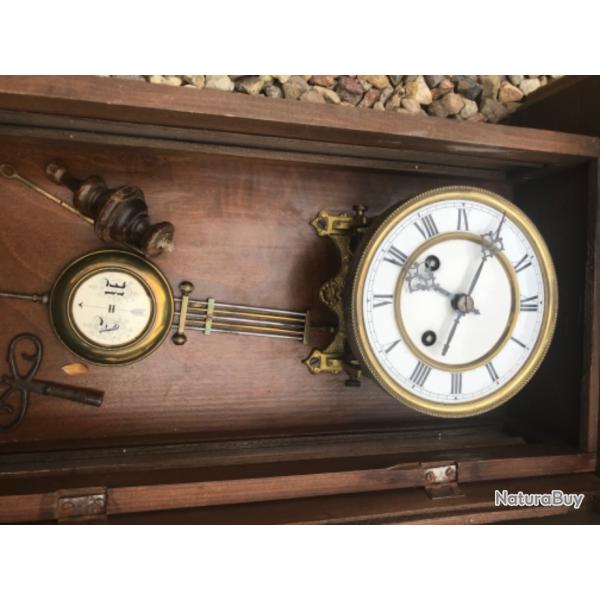 Pendules anciennes  a restaurer ou pi�ce tr�s belle objet