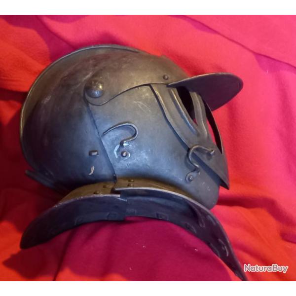 Casque cavalerie style XVII �me �poque violet le duc XIX �me armet