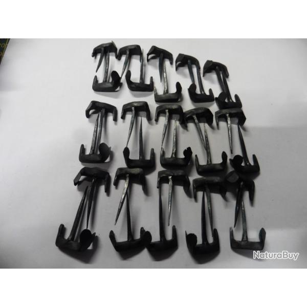 Lot de 30 anciens clous de sabotier en fer forg� � 2 oreilles