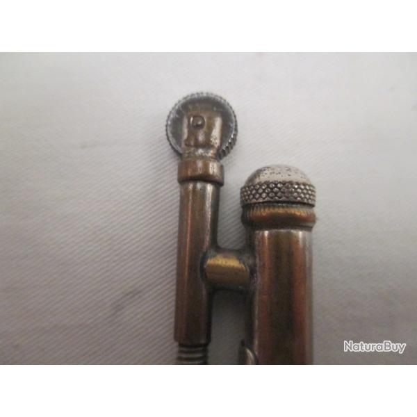 briquet a essence  -  a m�che  - pas de marque  - belle plaque fiscale