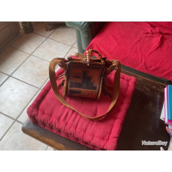 Jolie sacoche en cuir style western, pas de prix de r�serve
