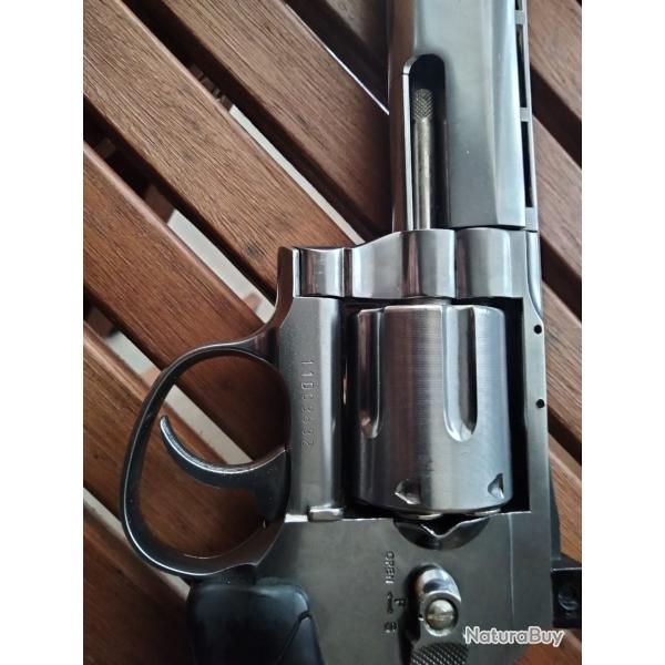 REVOLVER DAN WESSON 6 COUPS