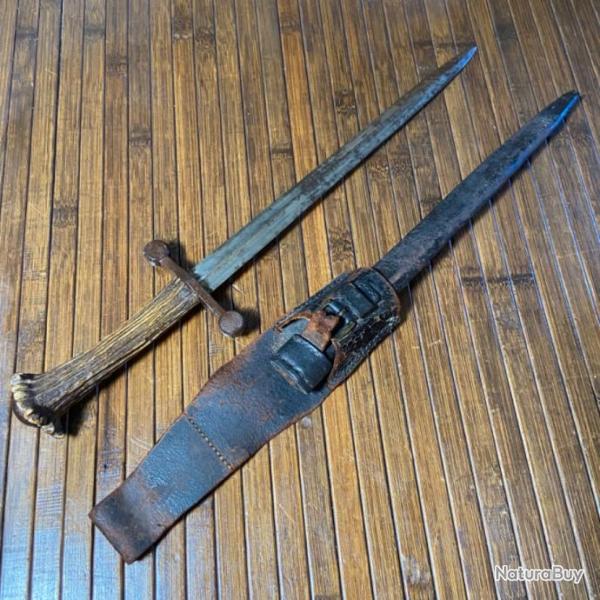 DAGUE DE V�NERIES XVlll �me LAME DE SABRE M�CHE BOIS DE CERF