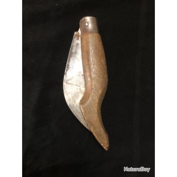 couteau fa�on opinel serpette en forme de patte