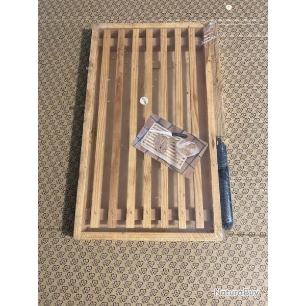 PLANCHE A PAIN  AVEC COUTEAU   2025  N