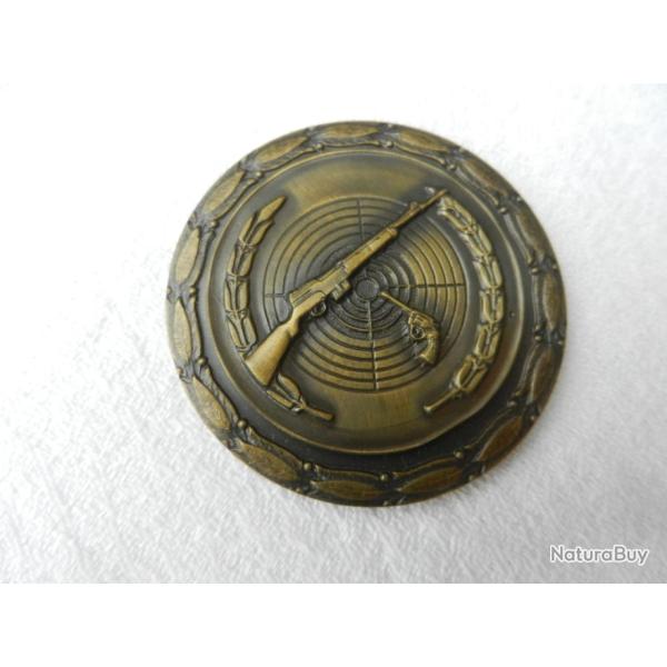 insigne m�daille de table concours de tir-62�me division militaire combin�-8 mai 1976