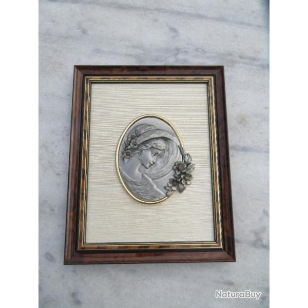 Ancien tableau relief ovale en tain estamps reprsentant une lgante de profil (Vers 1960-70)