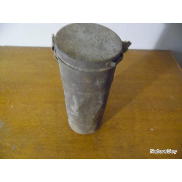 MASQUE A GAZ FRANCAIS 2�me GUERRE BOITE ABIMEE SANGLE COUPER AVEC NOM