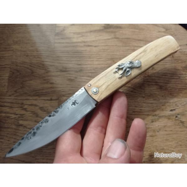 pliant deux clous forg� en bois d'h�tre �chauff�