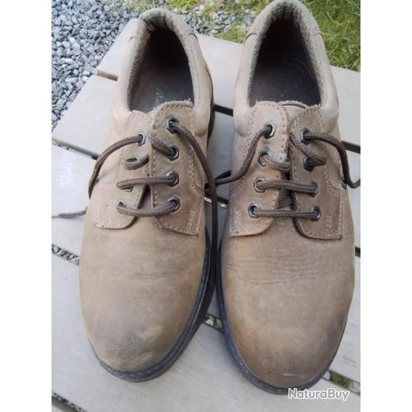 Chaussures basses outdoor AIGLE taille 42 excellent etat
