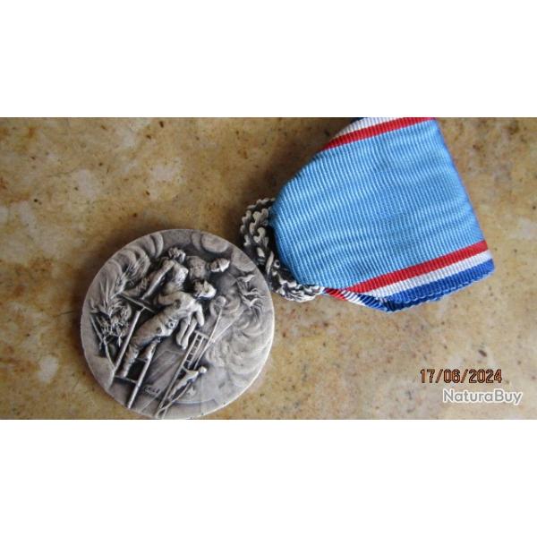 pompier soldat du feu M�daille de l'Union des Sapeurs-pompiers de l'Yonne firefighter fireman argent