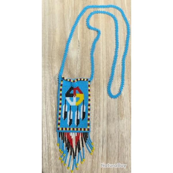 Petite pochette perl�e indienne � mettre en pendentif motif roue medecine