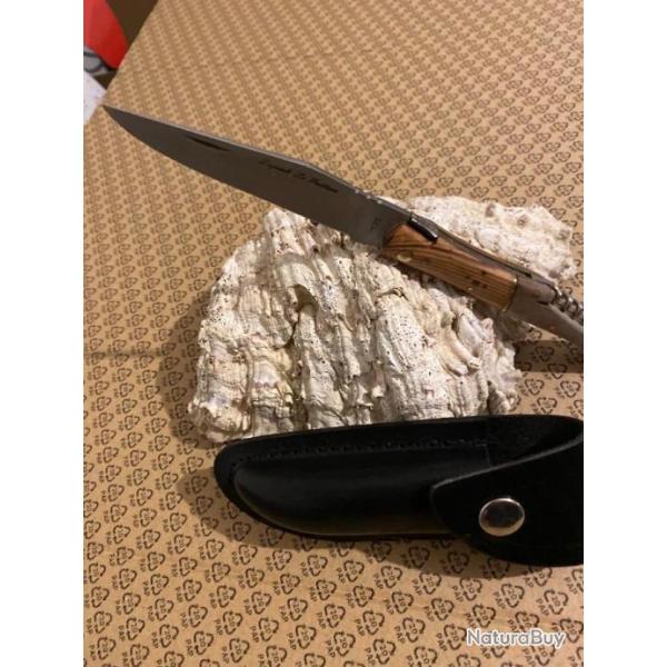 COUTEAU LAGUIOLE LE RUSTIQUE MANCHE NOYER  ET TECK A HOUSSE CUIR  2025 n