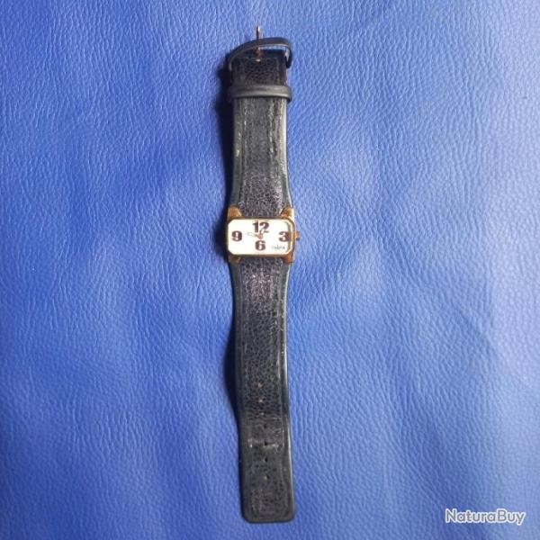 jolie montre " COBRA " pour femme