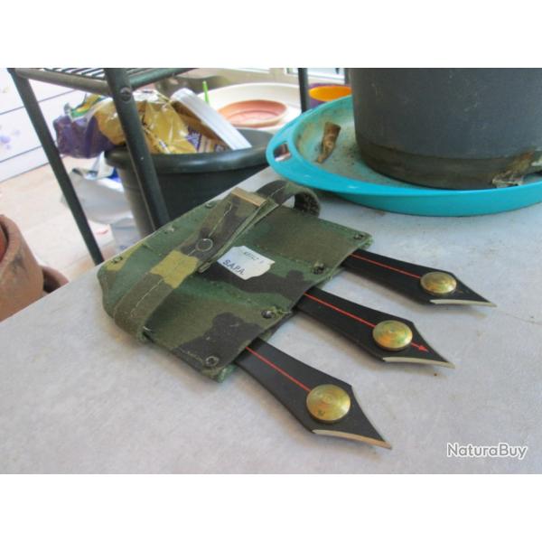 3 petit couteaux de lancer avec etui (e)