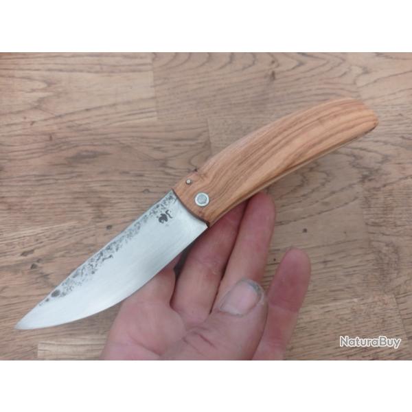 Couteau pliant forg� deux clous en bois d'olivier